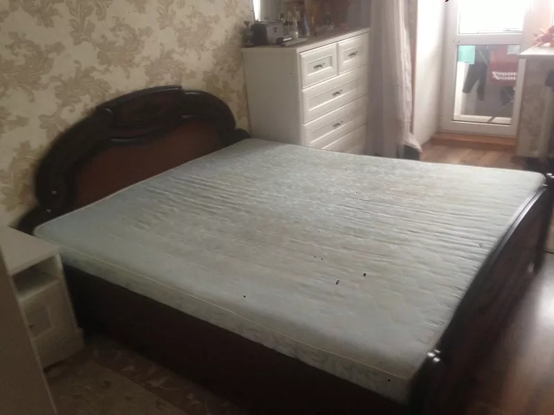 Продается кровать двуспальная с матрасом,  б/у в хорошем состоянии